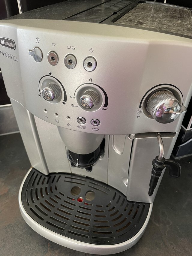 Preview of the first image of DeLonghi MAGNIFICA coffee machine.