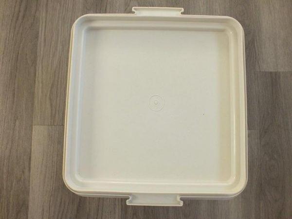 Image 2 of Tupperware Cake Serving Storage Container