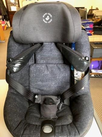Image 3 of Maxi-cosi Axiss Fix Plus rotating Child Seat, birth to 4 yrs
