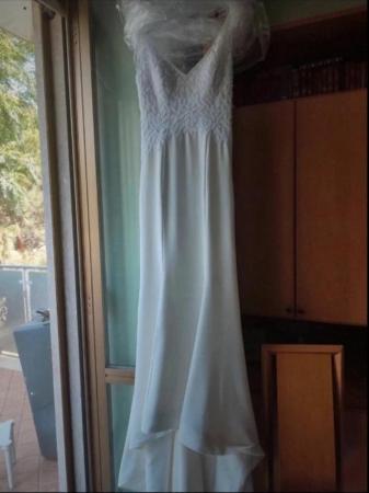 Image 3 of Stunning Wedding Dress in excellent condition size 8