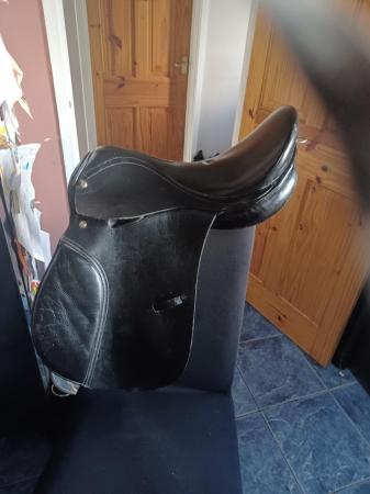 Image 3 of Black saddle (unbranded)