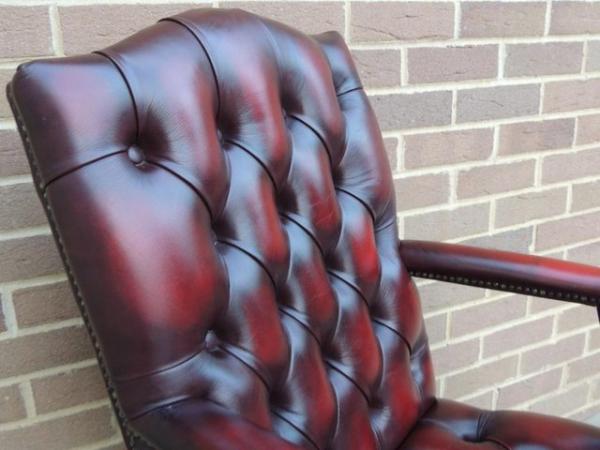 Image 11 of Dark Gainsborough Chair (UIK Delivery)