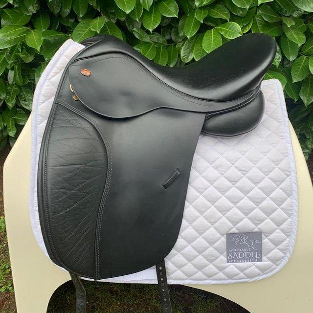 Preview of the first image of Kent And Masters 17 inch dressage saddle.