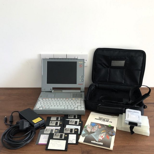 Preview of the first image of Vintage 1993 Olivetti Philos Color 44 laptop + accessories..