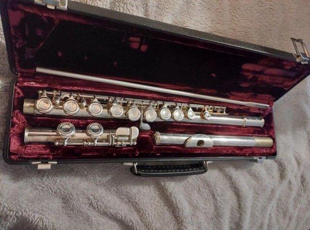 Preview of the first image of John Packer Flute in original case.