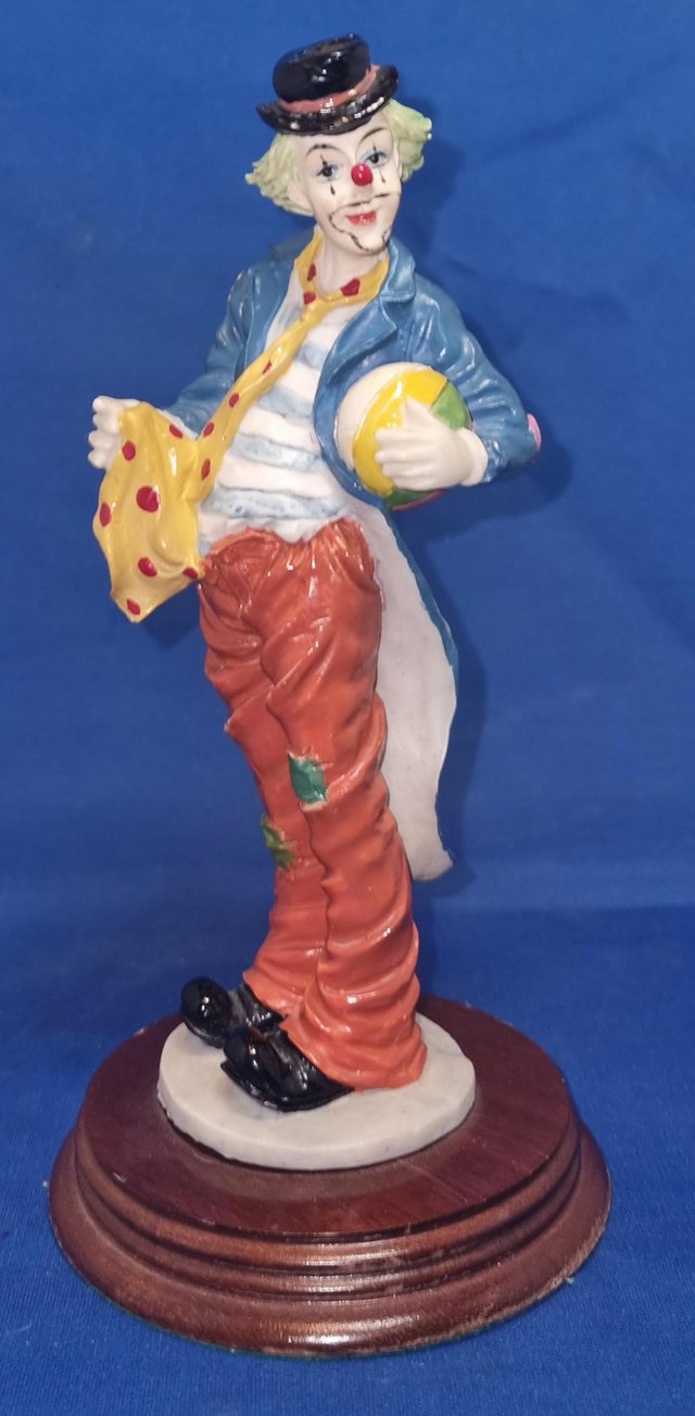 Preview of the first image of Figurine Circus Clown Leonardo Collection 1991 Vintage.