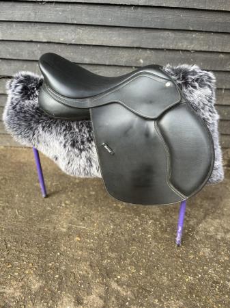 Image 3 of Wintec Saddle With Cair Adjustable Gullet
