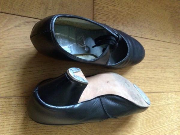 Image 1 of Ladies Tap Shoes Size 6