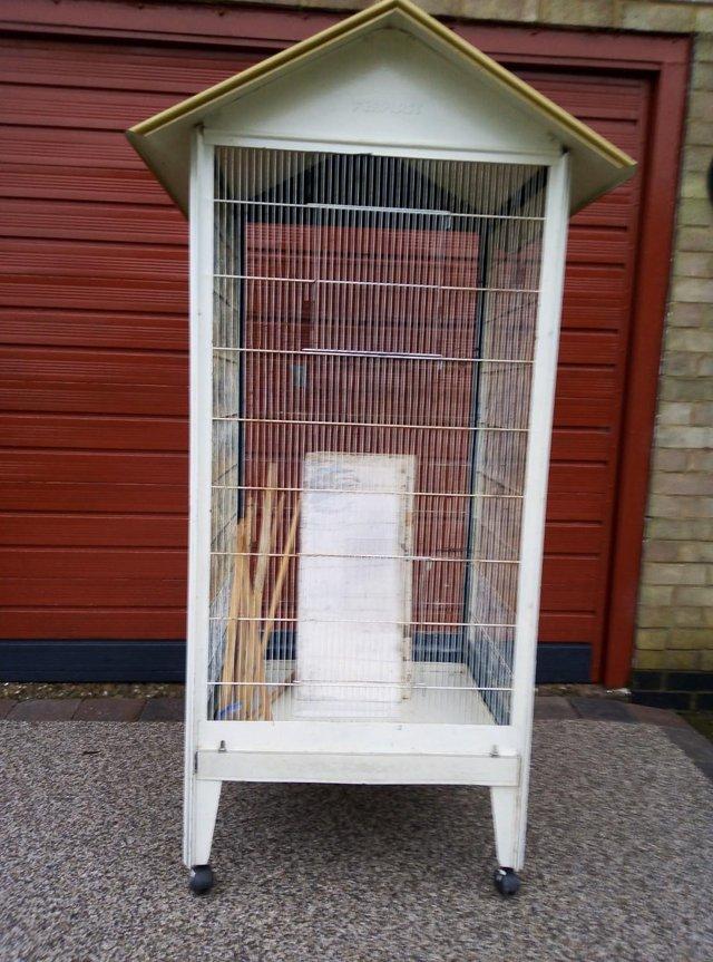 Preview of the first image of FERPLAST free standing bird cage on wheels.