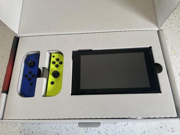 Image 2 of NINTENDO SWITCH CONSOLE 32gb