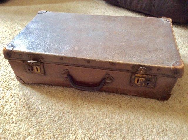 Preview of the first image of Old Suitcase. Various uses possible.