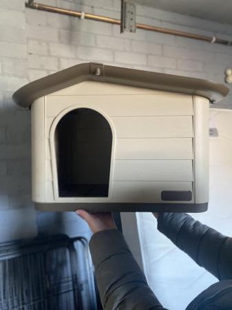 Image 3 of Lovely cat house great condition