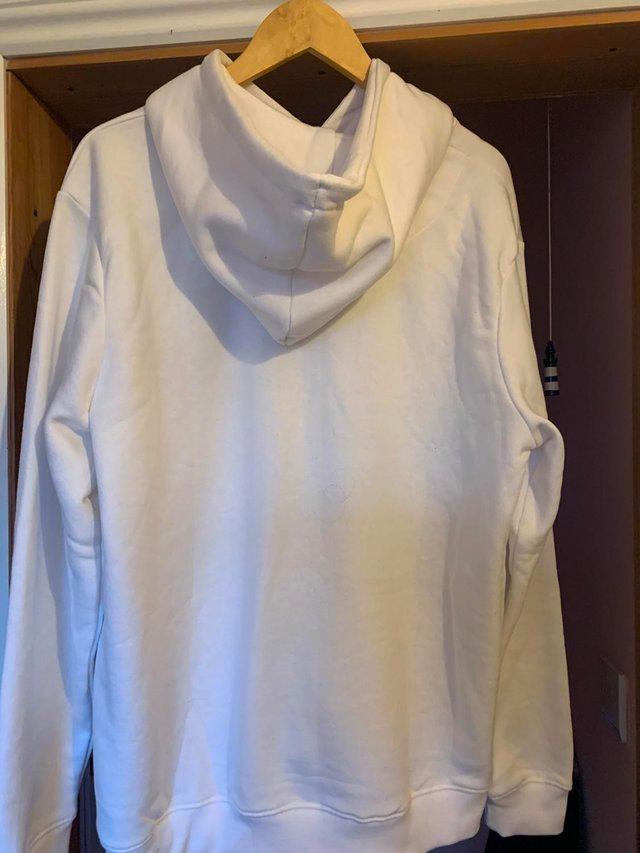Preview of the first image of Man’s white hoodie - size Large.