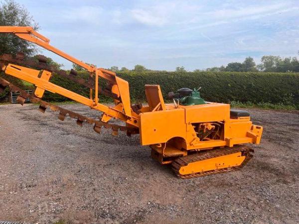 Image 3 of CASE TF700 Chain Trencher Good condition