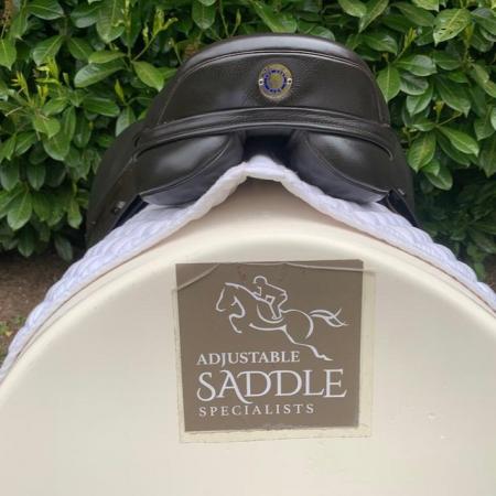 Image 11 of Kent & Masters 15.5 inch Pony Club saddle