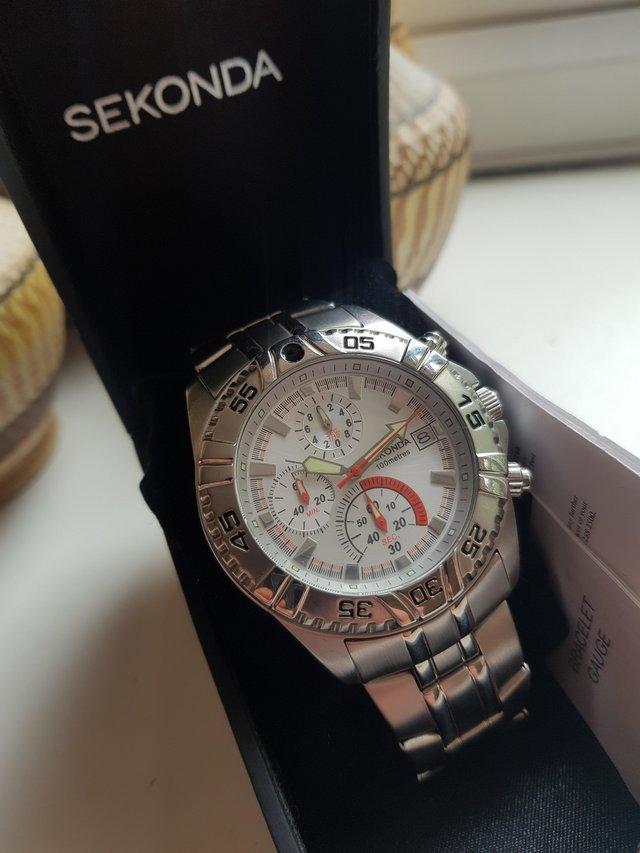 Preview of the first image of Mens sekonda quartz chronograph watch box & papers.