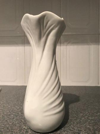 Image 2 of Pretty white new vase with decorative flowers