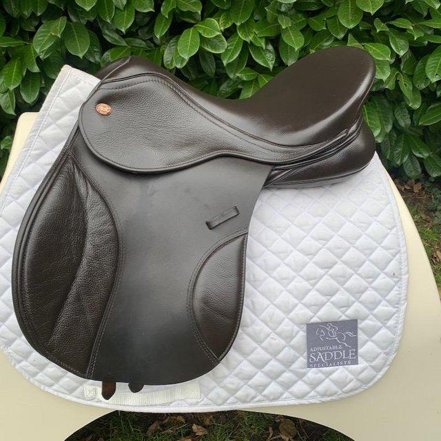 Preview of the first image of kent and Masters 17 inch universal gp saddle (S2898).