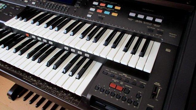 Image 2 of Technics SX-EA5 Two Keyboard Organ