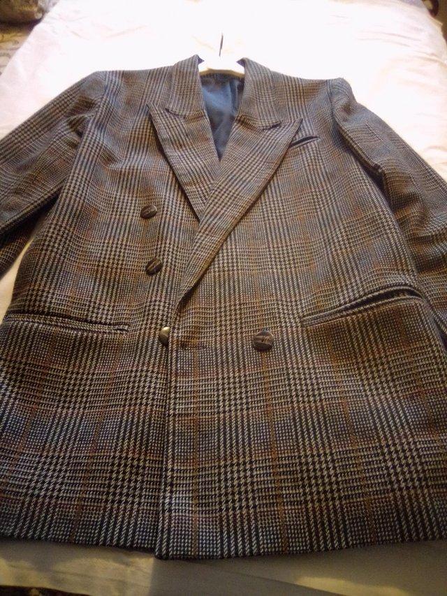 Preview of the first image of Dorothy Perkins tweed looking jacket.