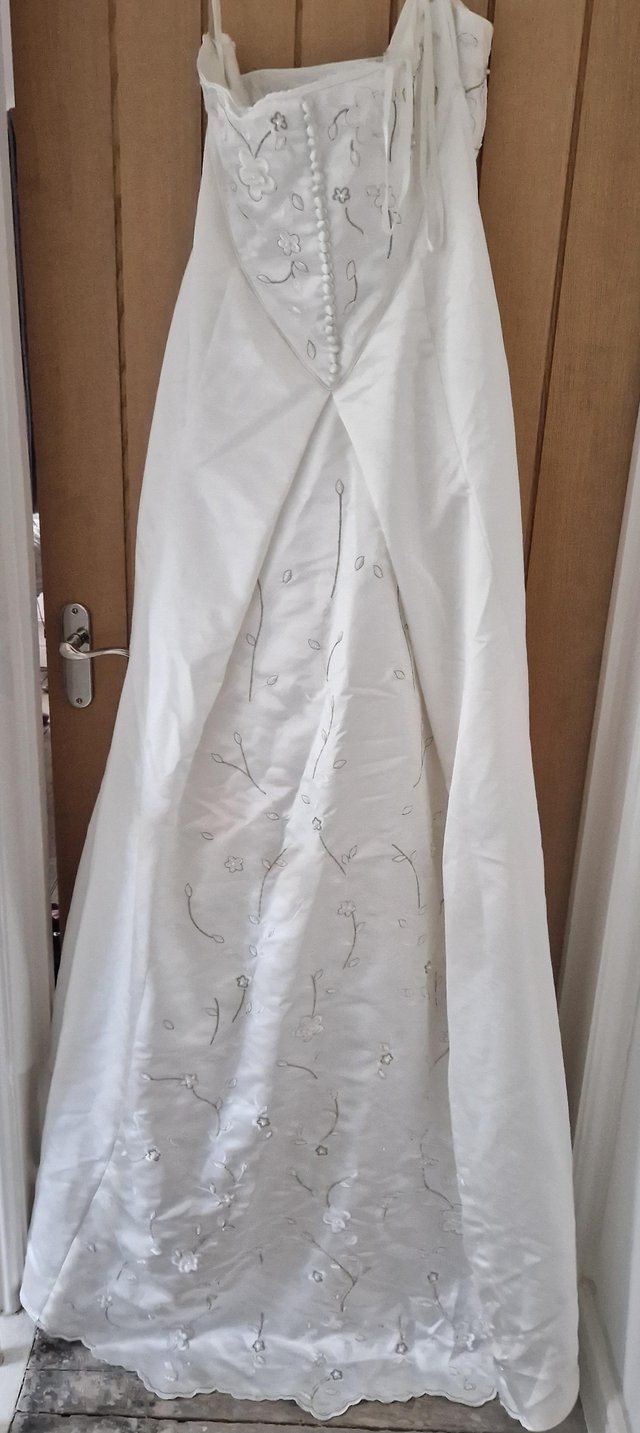 Preview of the first image of Wedding dress brought from rackhams.