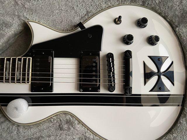 Preview of the first image of ESP LTD Iron Cross James Hetfield in Snow White.