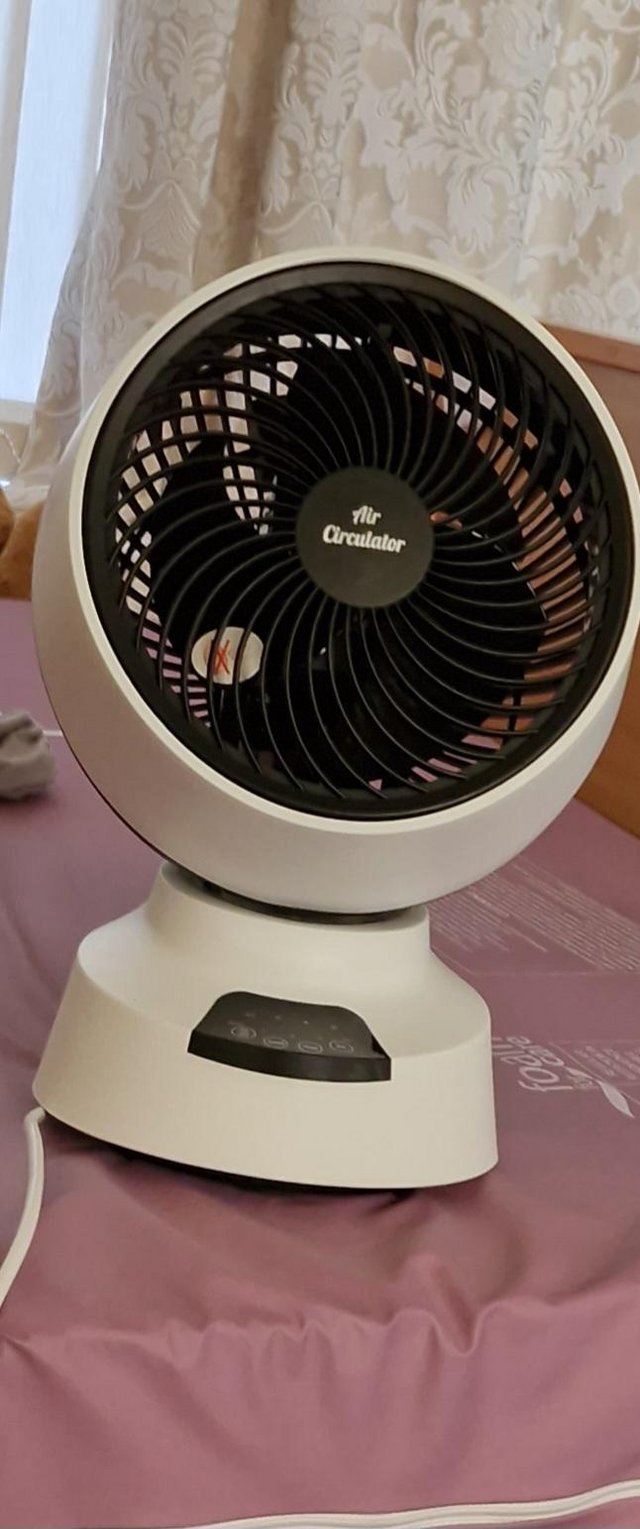 Preview of the first image of Desk fans 3 speed come with remote control.