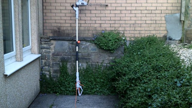 Image 2 of VONHAUS ELECTRIC HEDGE TRIMMER FOR SALE