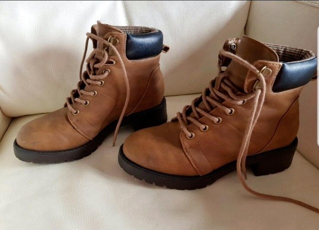 Preview of the first image of New Look 915 teens UK 3 EUR 36 Tan brown BOOTS. Like New.