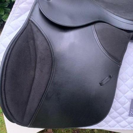 Image 2 of Thorowgood T4 17.5 inch gp saddle (S2978)