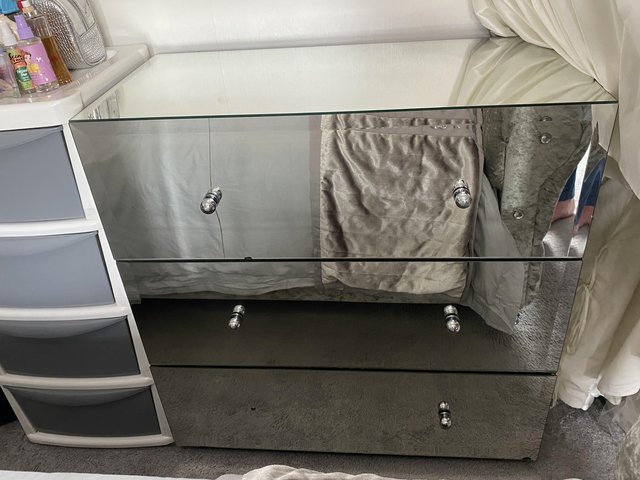 Mirror draws from next. 
