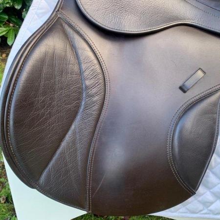 Image 3 of Kent & Masters 17.5” Low Profile Compact GP saddle (S2903)