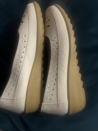 Image 2 of White Cushion Walk Wide Fit Shoe 9EEE