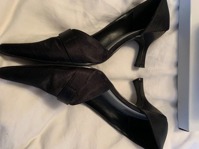 Preview of the first image of VAMP black satin pointed toe stiletto heel.