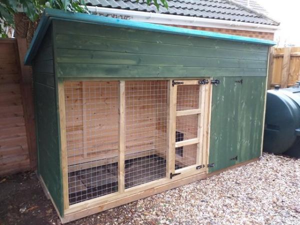 Image 3 of 10ft x 4ft x 5'6'' dog kennel and run