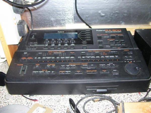 Image 1 of FOR SALE ROLAND RA-800 SYNTHESISER.