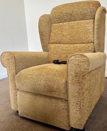 Image 1 of PETITE ELECTRIC RISER RECLINER GOLD CHAIR ~ CAN DELIVER