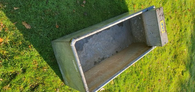 Image 2 of Water trough - IAE - 4ft - with service box