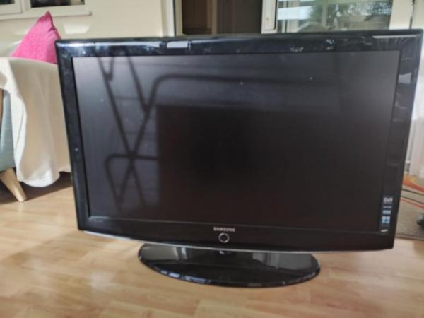 Image 1 of 40 inch samsung tv lcd with remote control