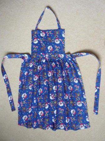 Image 1 of Christmas apron - ladies' very good condition