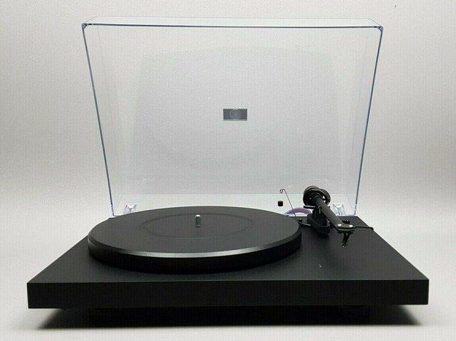 Preview of the first image of Pro-Ject Debut III USB/Phono turntable, black....
