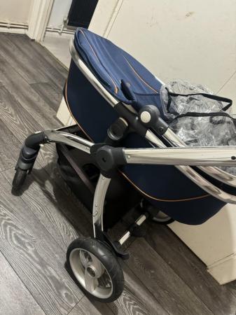 Image 1 of Navy Egg pram and carrycot