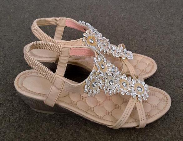 Image 5 of Lovely Ladies Dusky Pink Wedge Sandals - Size 39 (UK 6)