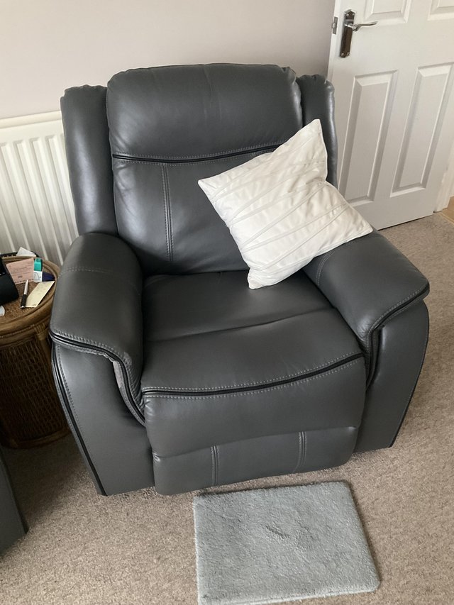 Preview of the first image of SOLD ……..Settee and two manual recliners.