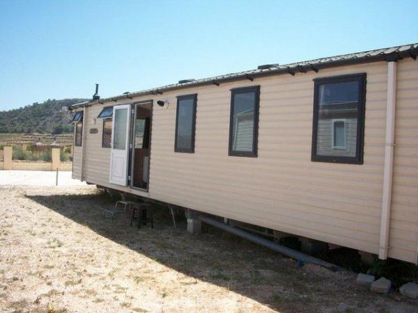 Image 8 of RS 1646 a great 3 bed Swift Burgundy Mobile home