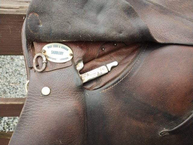 Brown English leather saddle — photo 3 of 3