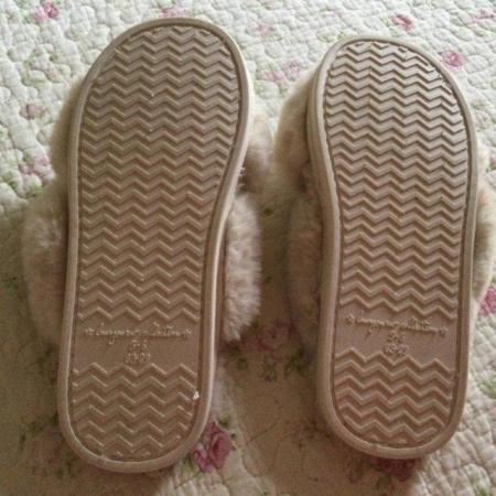 Image 8 of Almost New Fluffy Cream Cross Front Slippers, sz 5-6