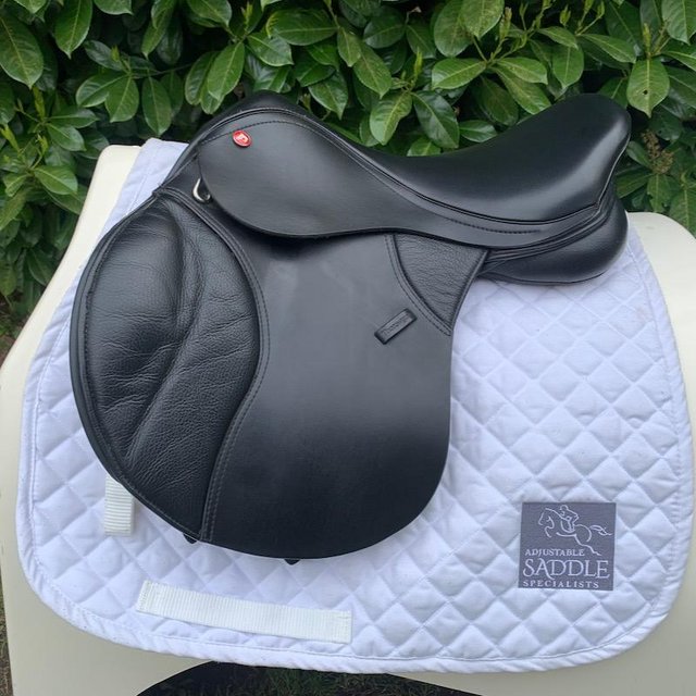 Preview of the first image of Thorowgood T8 15.5” Pony Jump saddle.