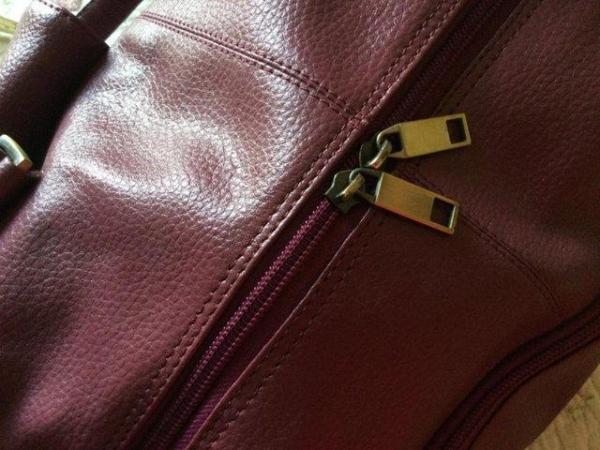Image 11 of TOMMY & KATE Large Full Grain Leather Raspberry Pink Holdall