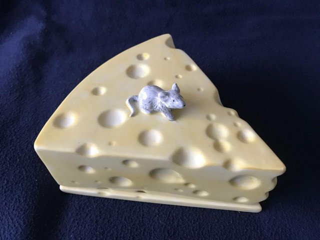 Preview of the first image of Fun cheese dish with mouse handle.